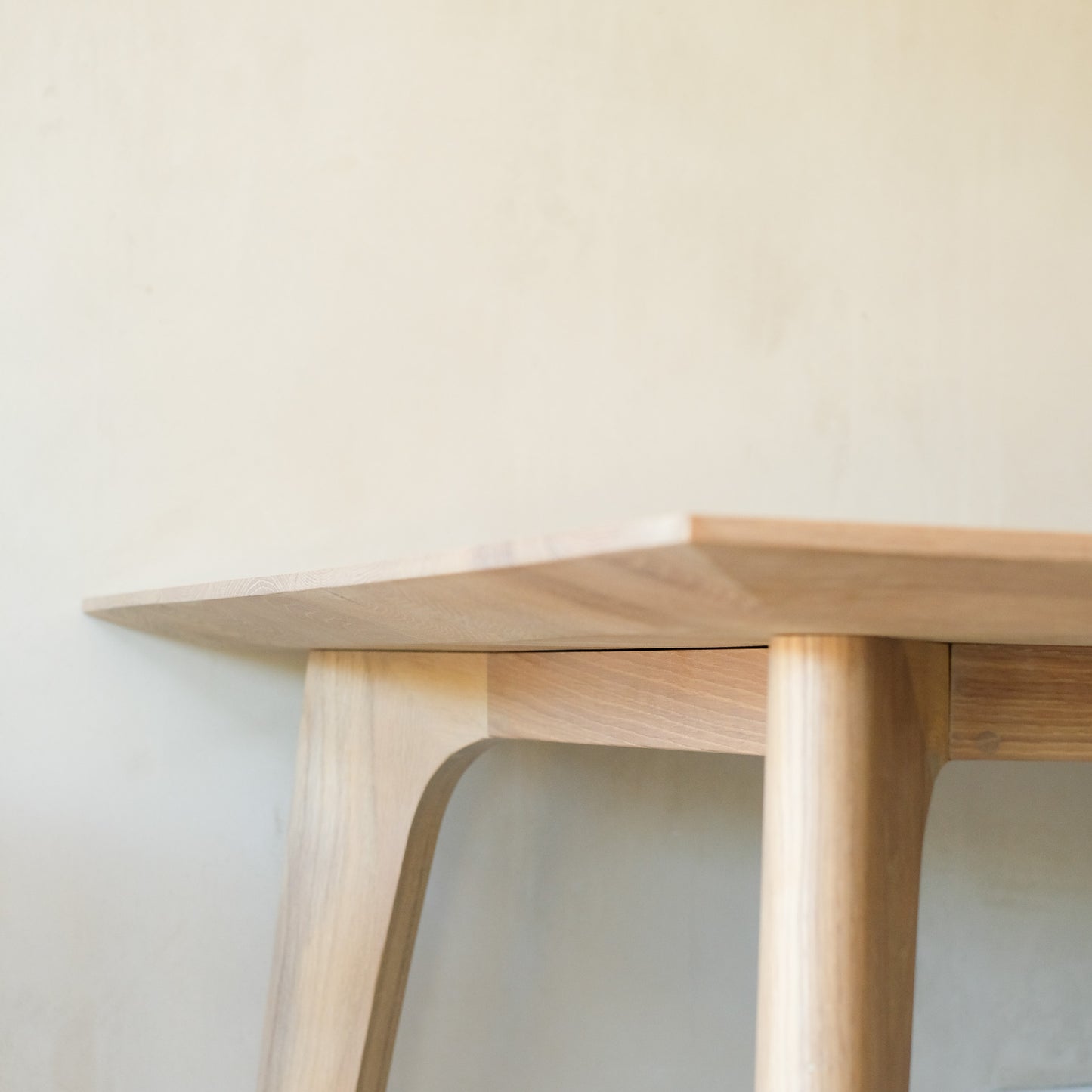 Retro Slim Dining Table