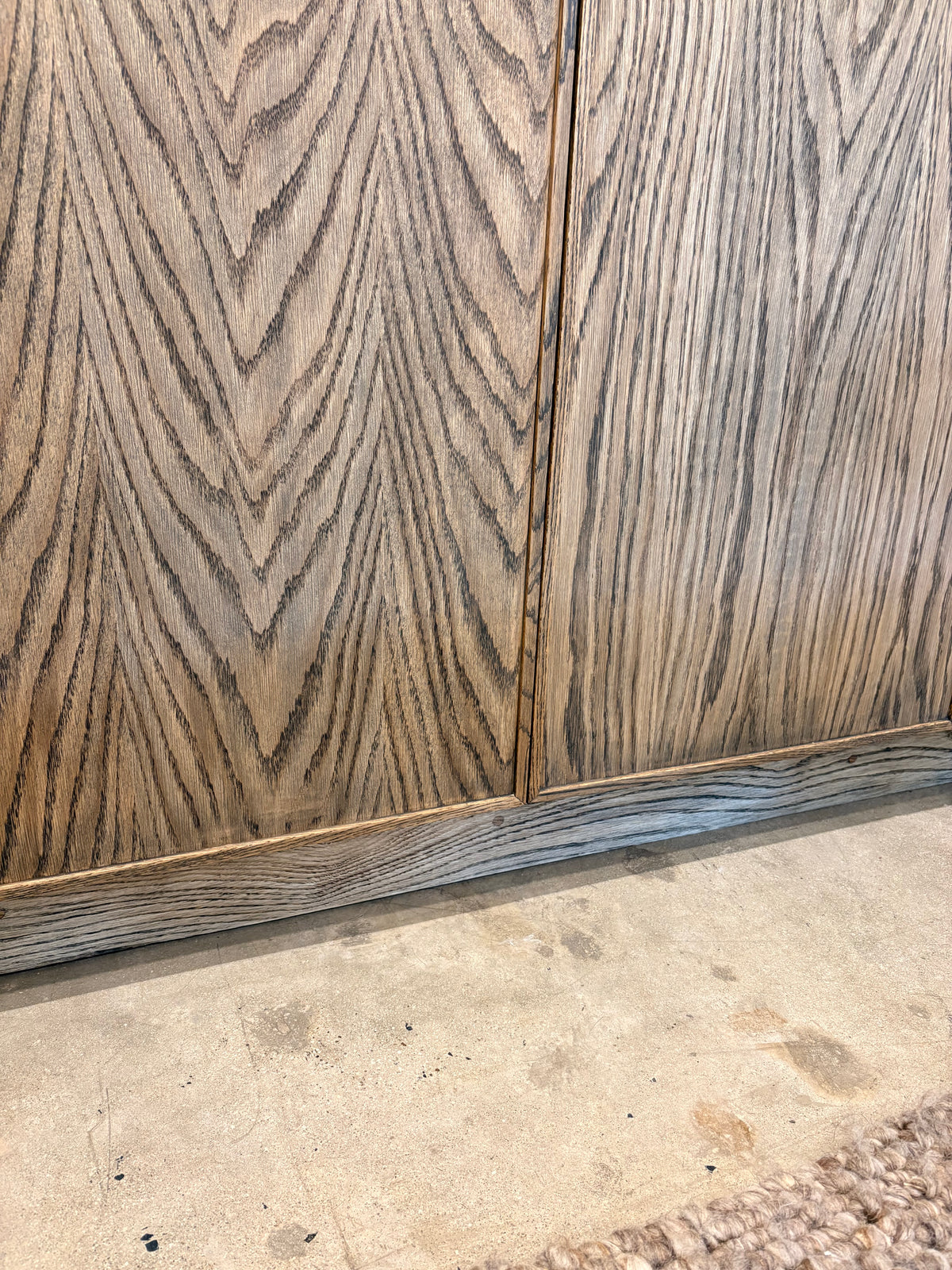 Rian Sideboard